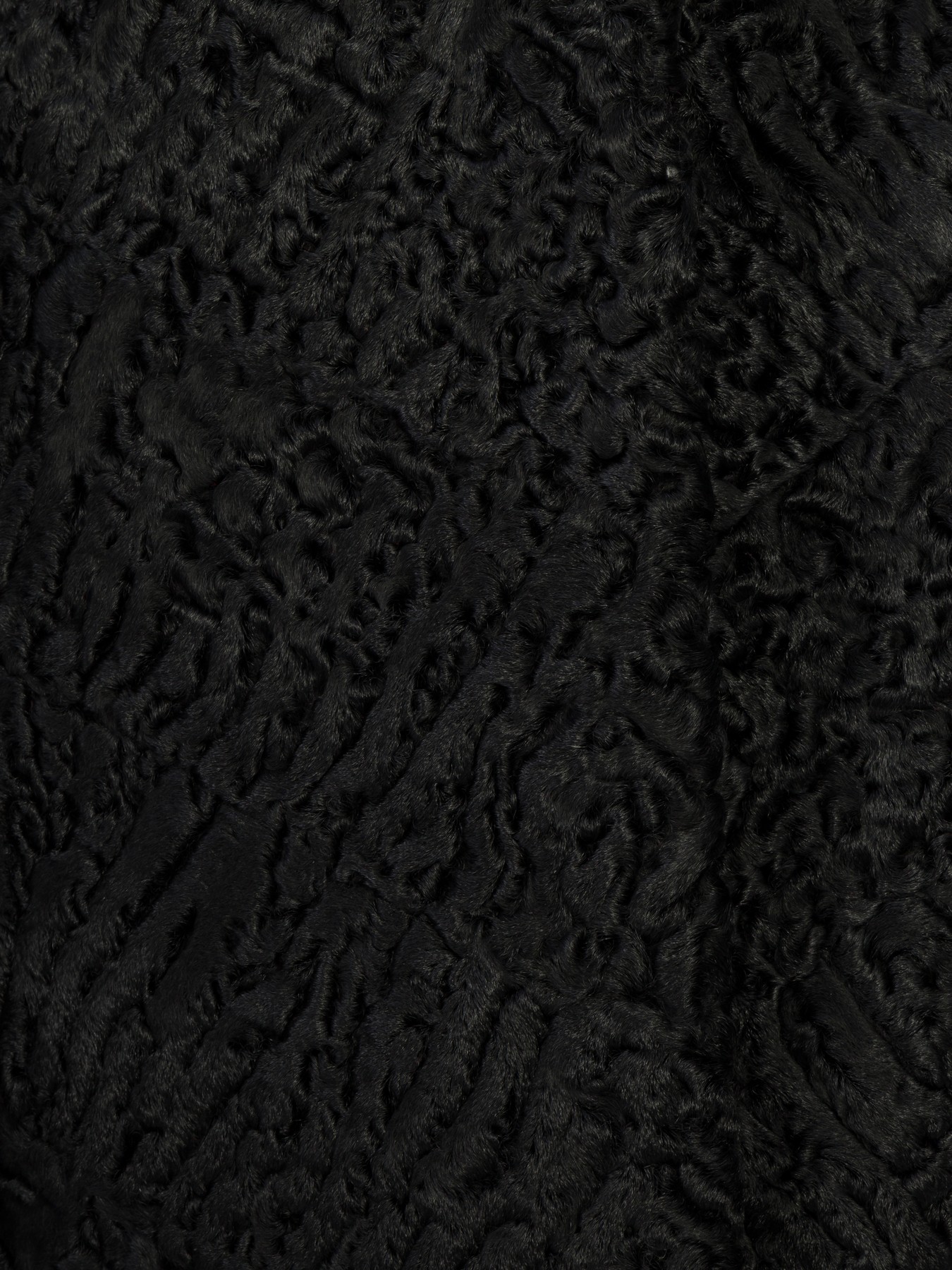 Шуба из каракуля, цвет черный, диагональная раскладка меха